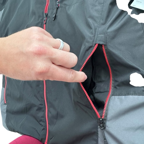 Men’s SPYDER gray, black and red City-to-Slope Ski Jacket medium - Picture 8 of 12